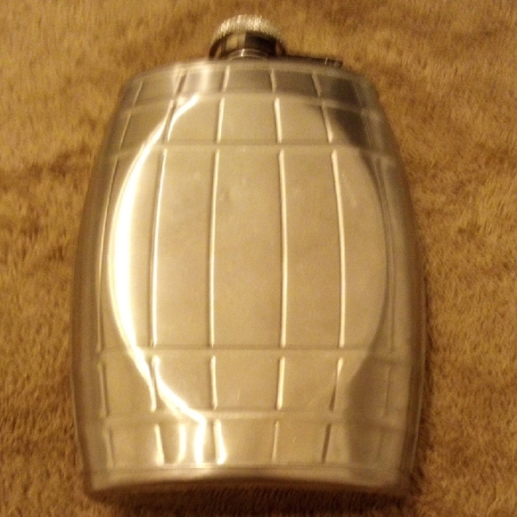 Jack Daniels Silver Barrel Flask - Picture 3 of 6